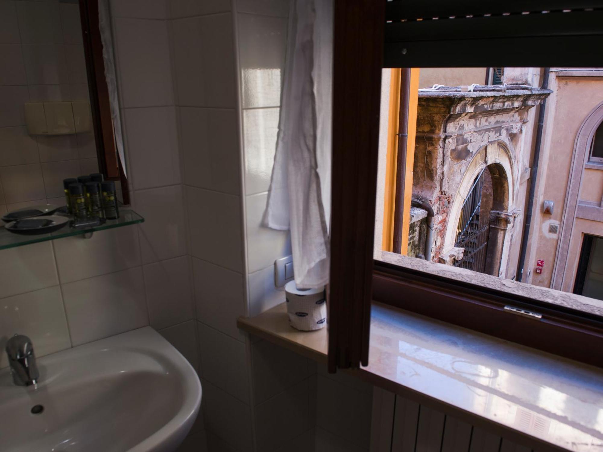 Italianflat - Rentroom Old Town - 200Mt To Arena Verona Rum bild